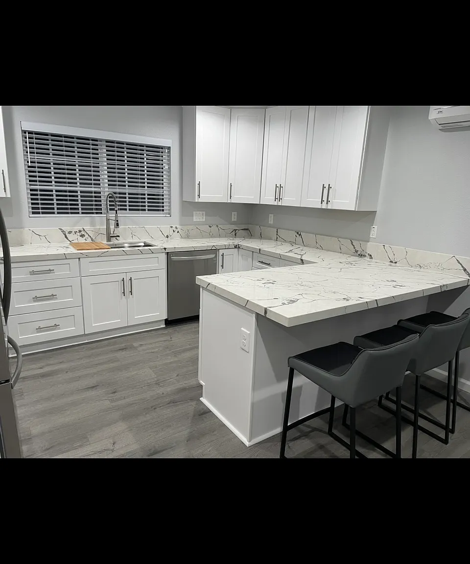 651 E Harvard Pl — Photo 2