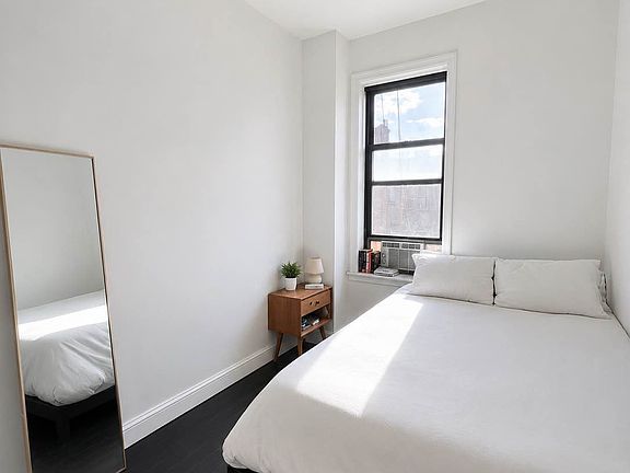 5th image of 132 Saint Marks Pl APT 10