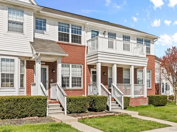 29125 Philadelphia Dr, Chesterfield, MI 48051