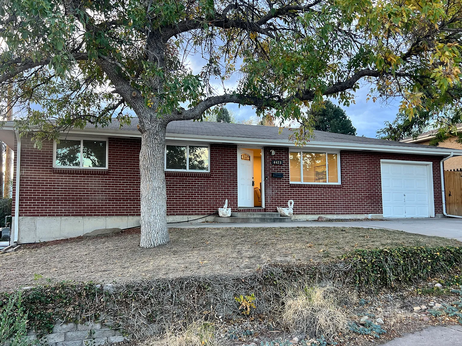 5 bed, 2000 sqft, $3,000 — Photo 1
