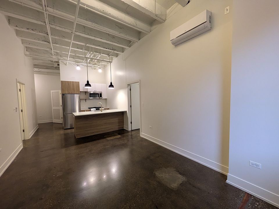 1st image of 28 E Adams St #30-1107