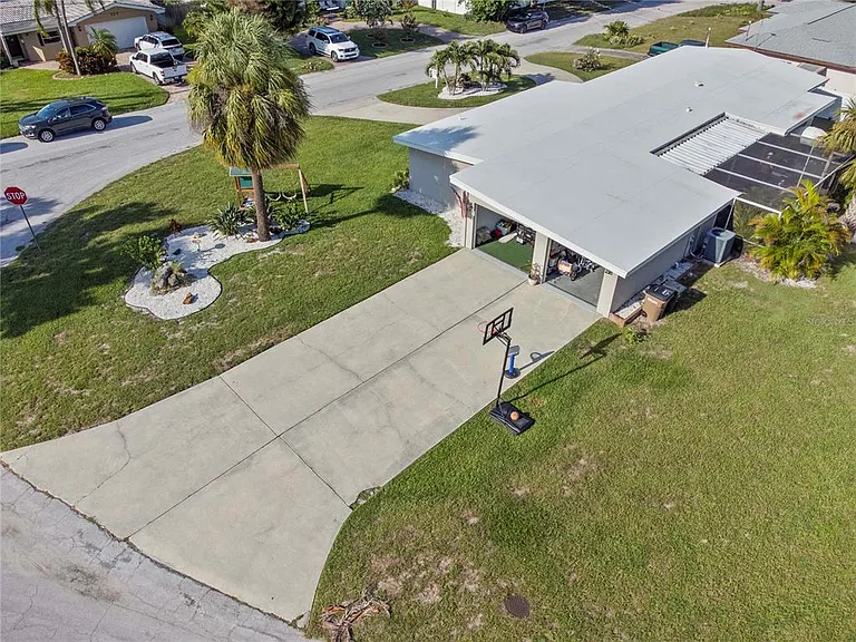 327 Sunny Ln — Photo 43