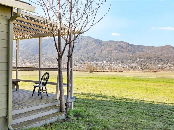 100 Ashland Acres Rd, Ashland, OR 97520
