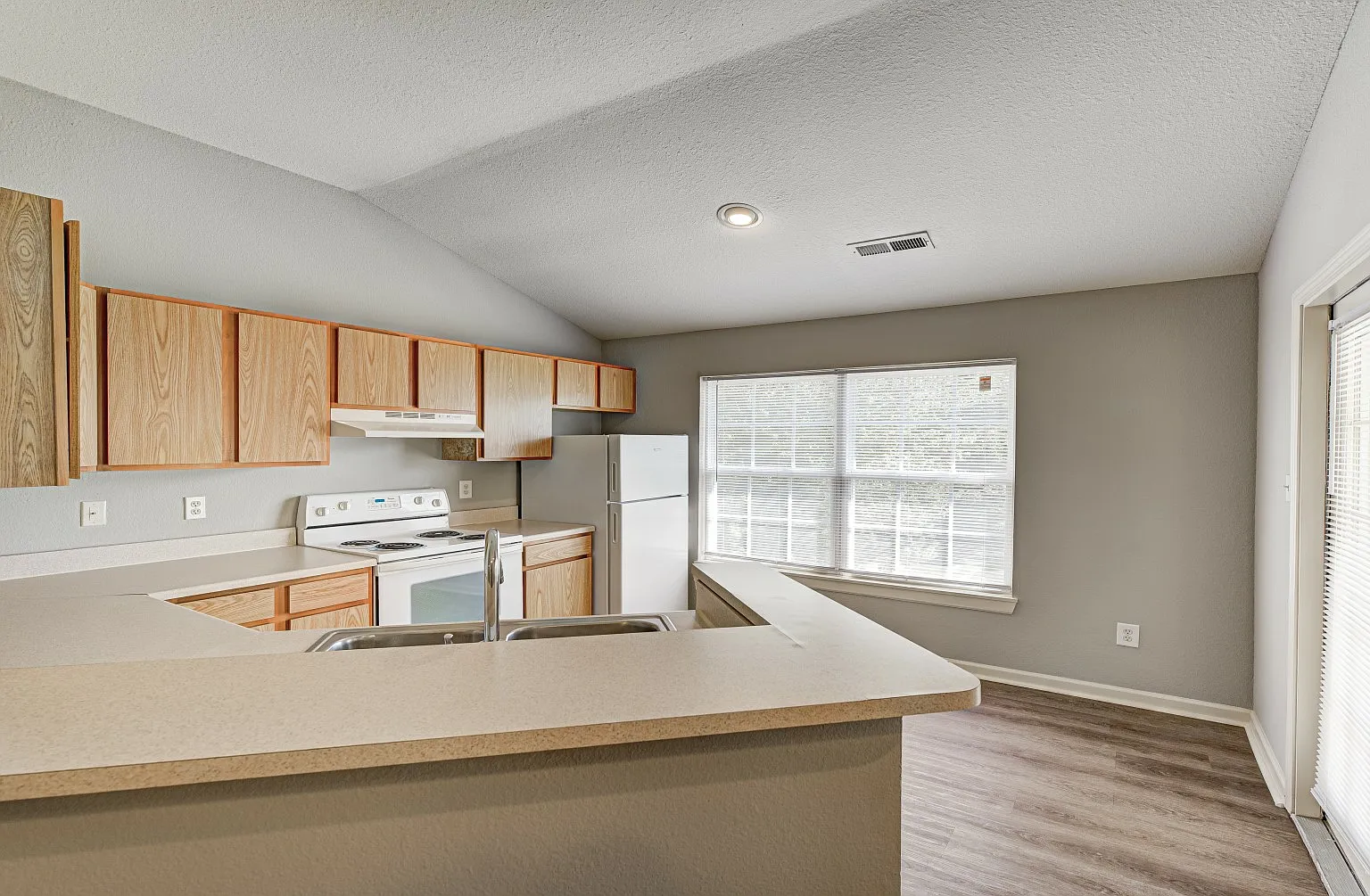 Ashley Place Apartments — Photo 4
