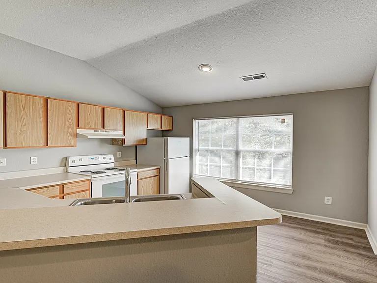 Ashley Place Apartments — Photo 4