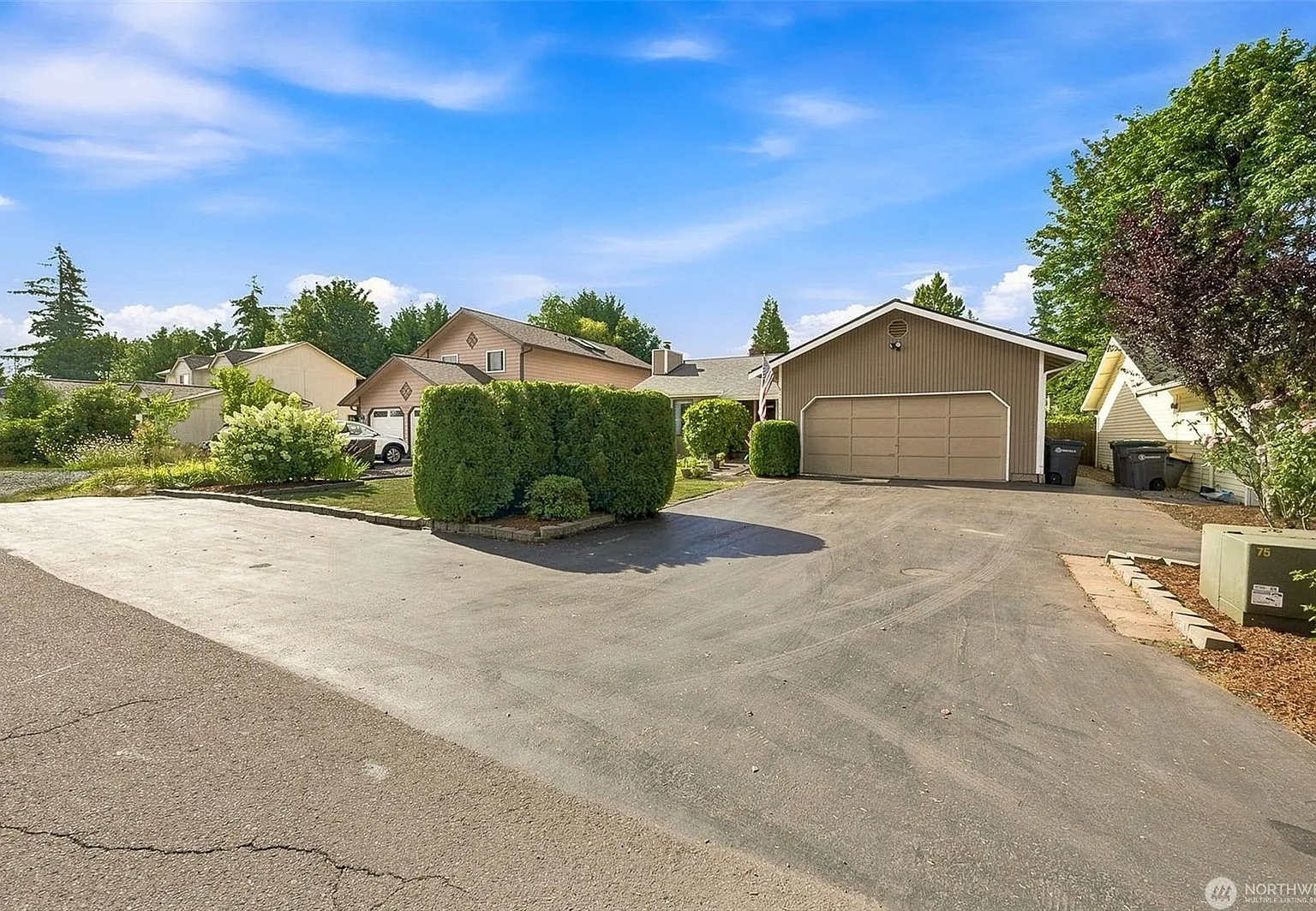 3 bed, 1250 sqft, $3,050 — Photo 4