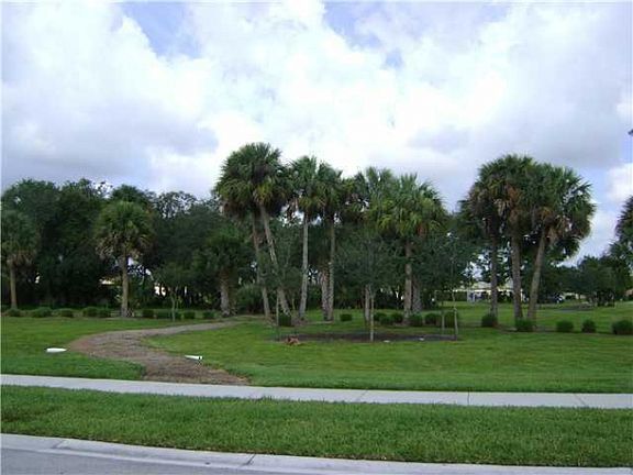 3rd image of 10580 SW Southgate Ct
