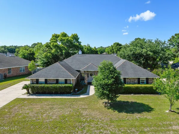 1518 Pelican Bayou Dr, Biloxi, MS 39532