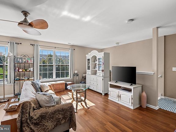 5th image of 108 Redbud Ln