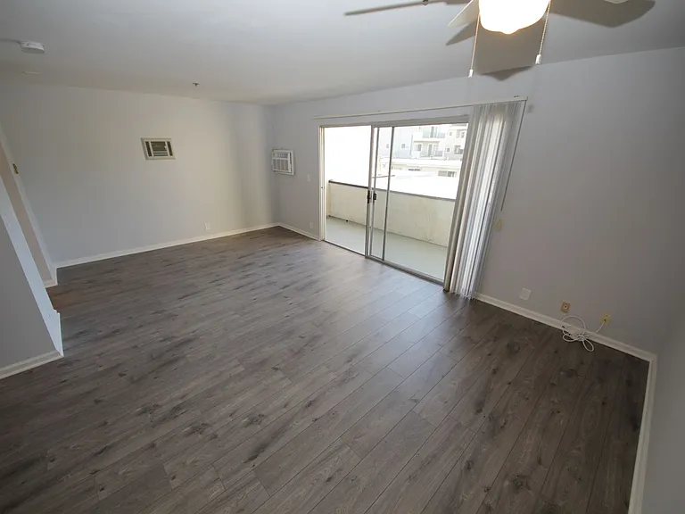 10615 Rose Ave — Photo 1