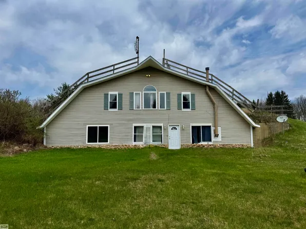 7285 Mayville Rd, Marlette, MI 48453
