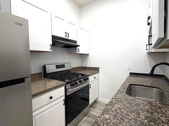 4th image of 330 N 2nd St APT A