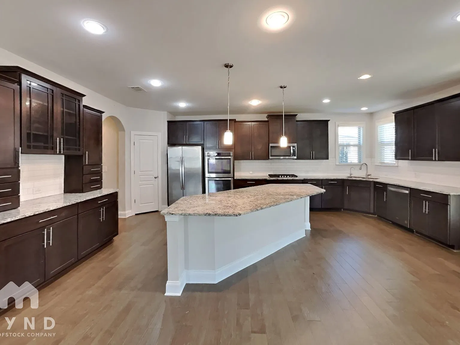 4 bed, 4.0 bath, 3714 sqft, $3,175 — Photo 4