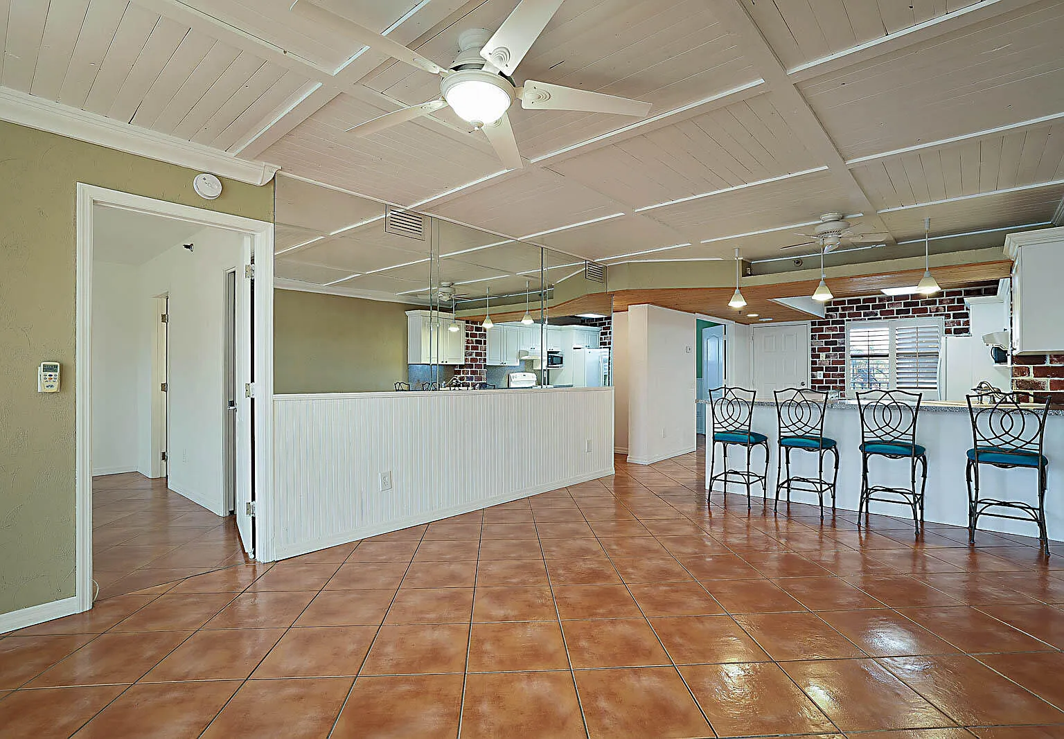 2 bed, 2.0 bath, 1025 sqft, $2,300 — Photo 4