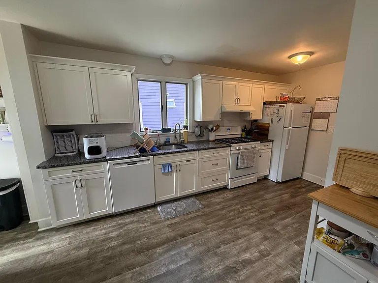 211 Beech St — Photo 13