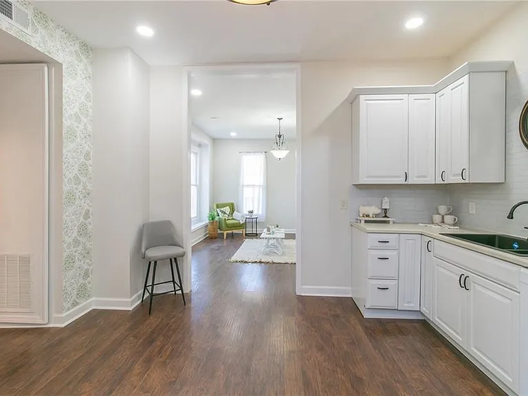110 Emerson St #B — Photo 4