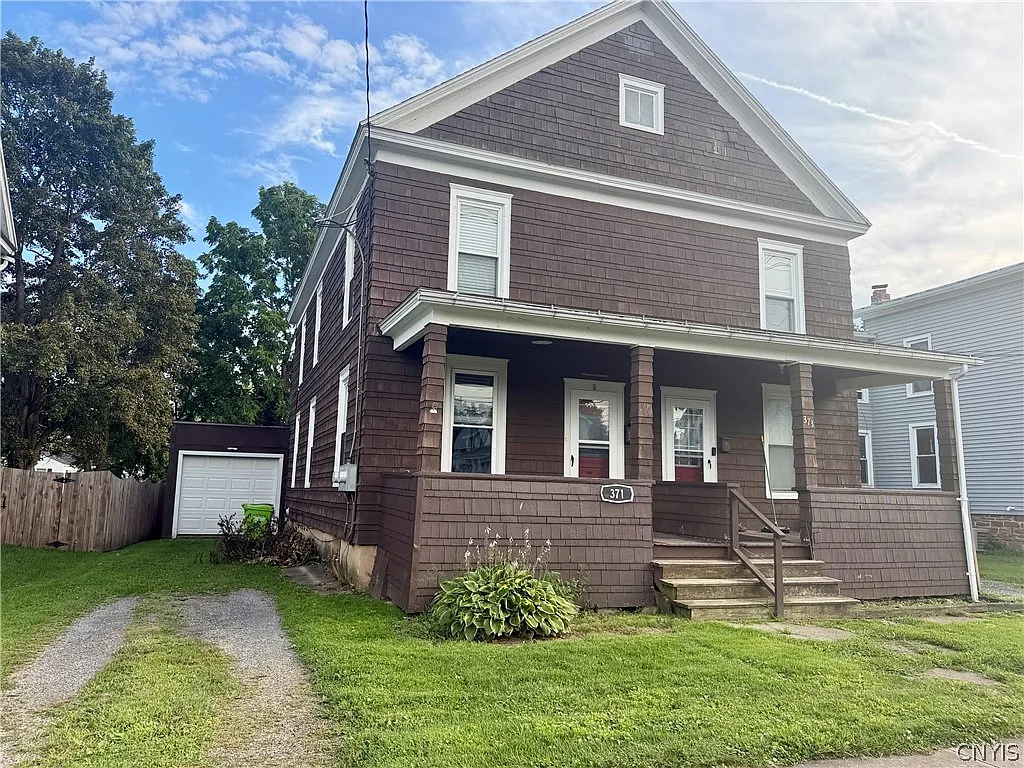 2 bed, 1.0 bath, 1100 sqft, $1,200 — Photo 1