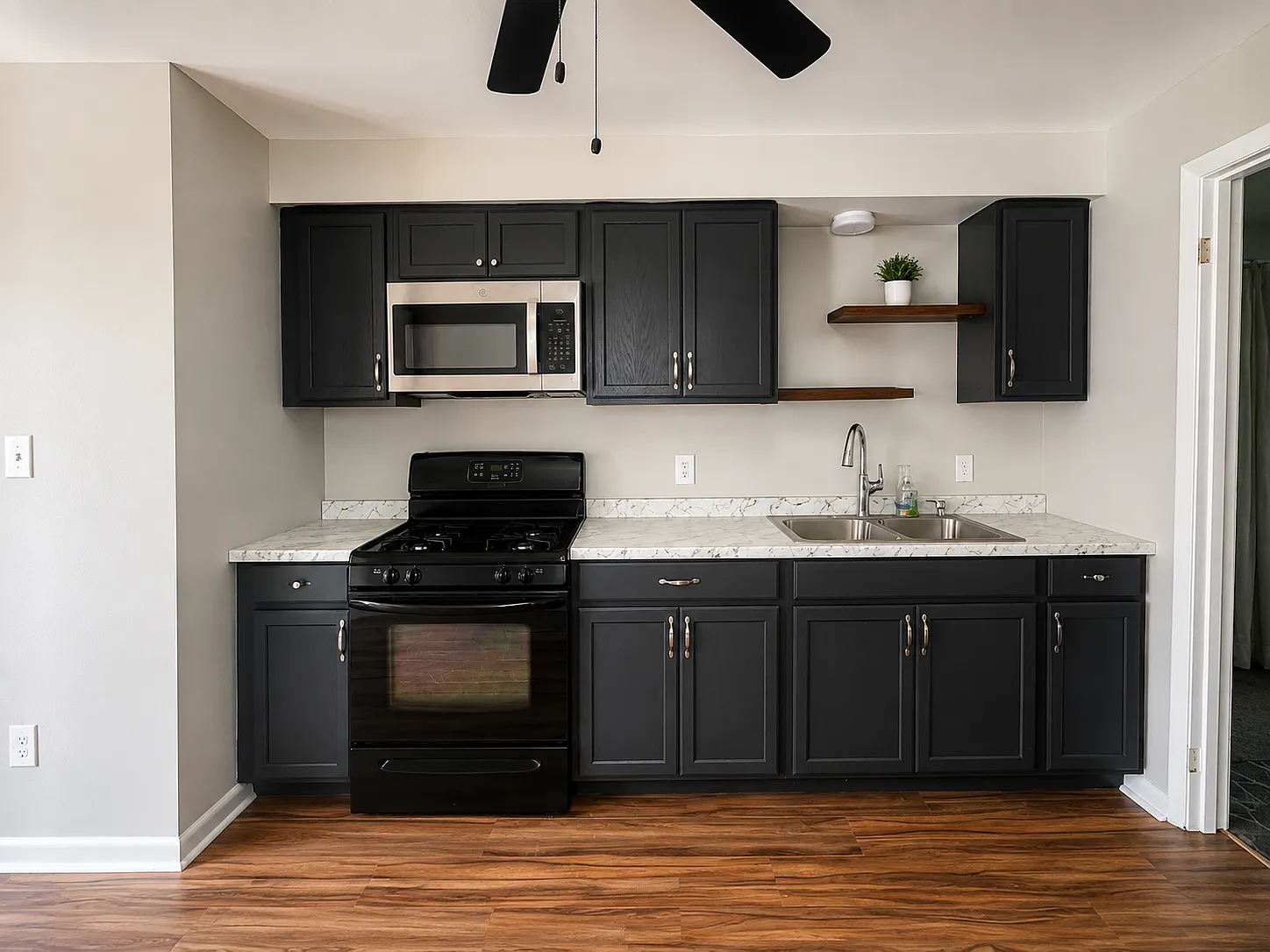 2 bed, 718 sqft, $1,350 — Photo 4