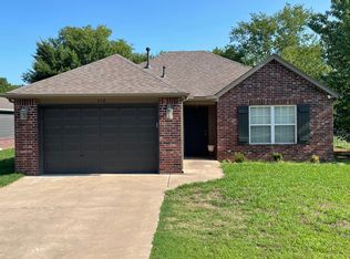 612 W Walnut St, Collinsville, OK 74021