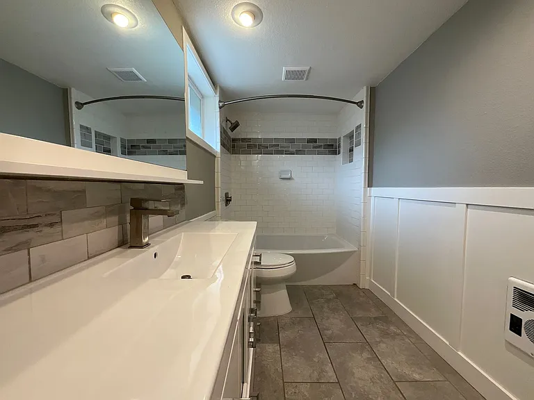 2120 E Grand Ave — Photo 17