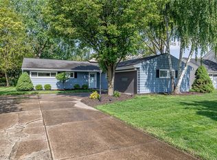 2666 W Asplin Dr, Rocky River, OH 44116