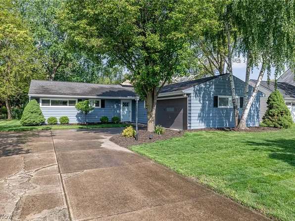 2666 W Asplin Dr, Rocky River, OH 44116