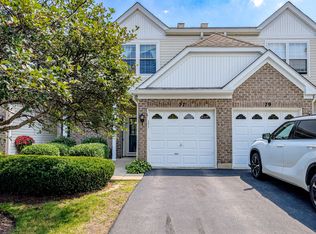77 Arboretum Dr, Lombard, IL 60148