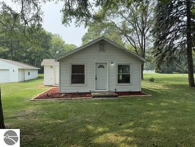 1st image of 527 Teman St