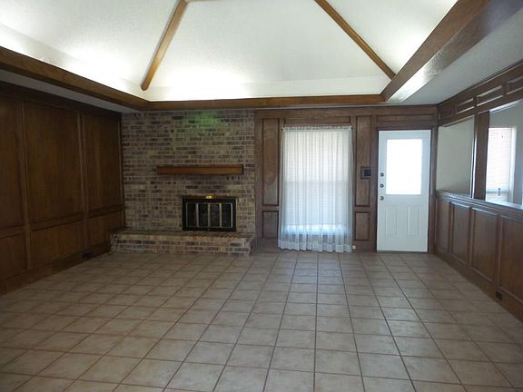 2nd image of 3301 Lemmontree Ln