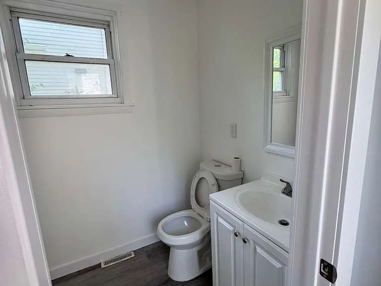 1520 Woodmont Ave — Photo 4