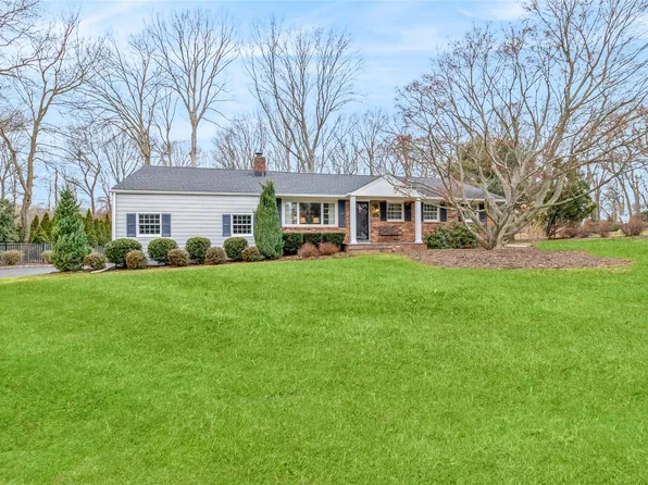 26 Yorktown Road, East Setauket, NY 11733