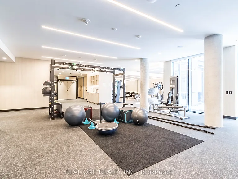 2020 Bathurst St #722 — Photo 37