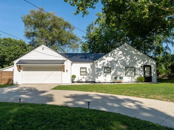 2958 Dean Lake Ave NE, Grand Rapids, MI 49525