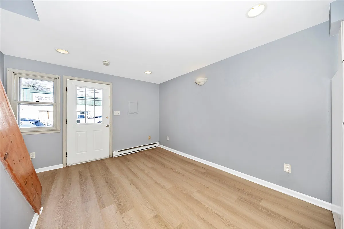 Building Photo - 700 Motter Ave #B