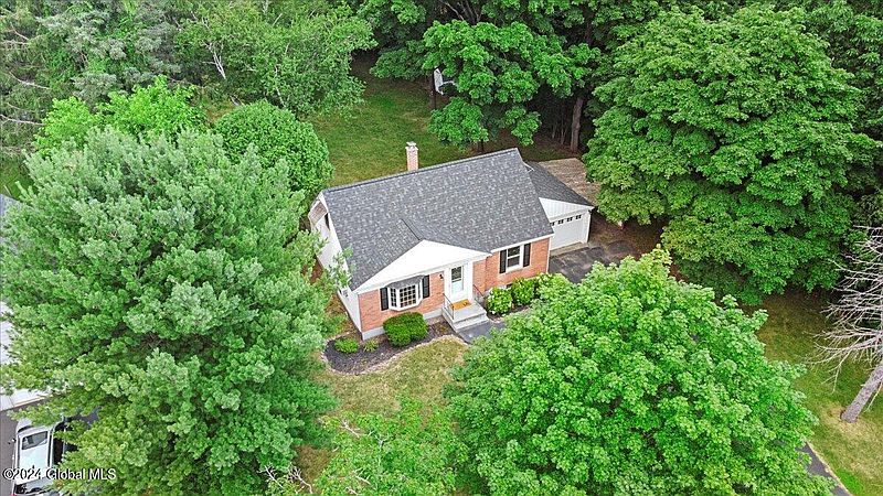 2nd image of 33 Harlau Drive