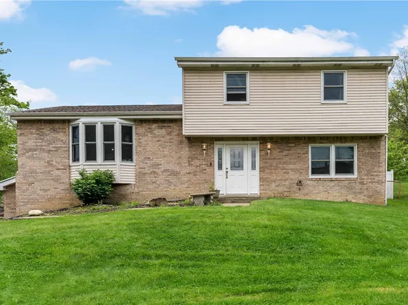 6382 Pleasant St, South Park, PA 15129