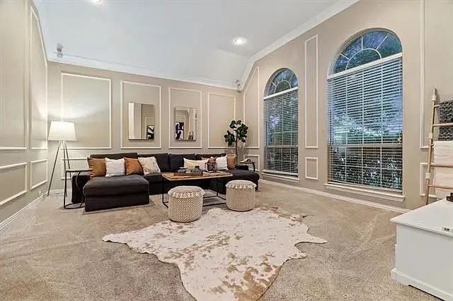 4 bed, 2915 sqft, $3,400 — Photo 2