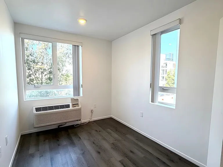 4238 S. Western Ave. — Photo 27
