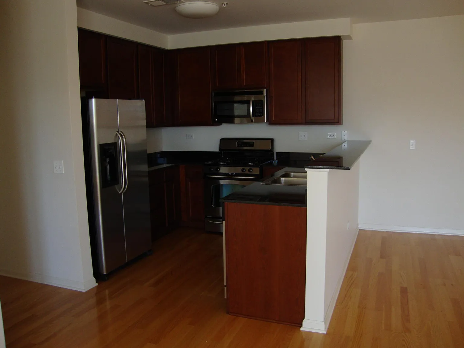 2 bed, 1340 sqft, $2,200 — Photo 2