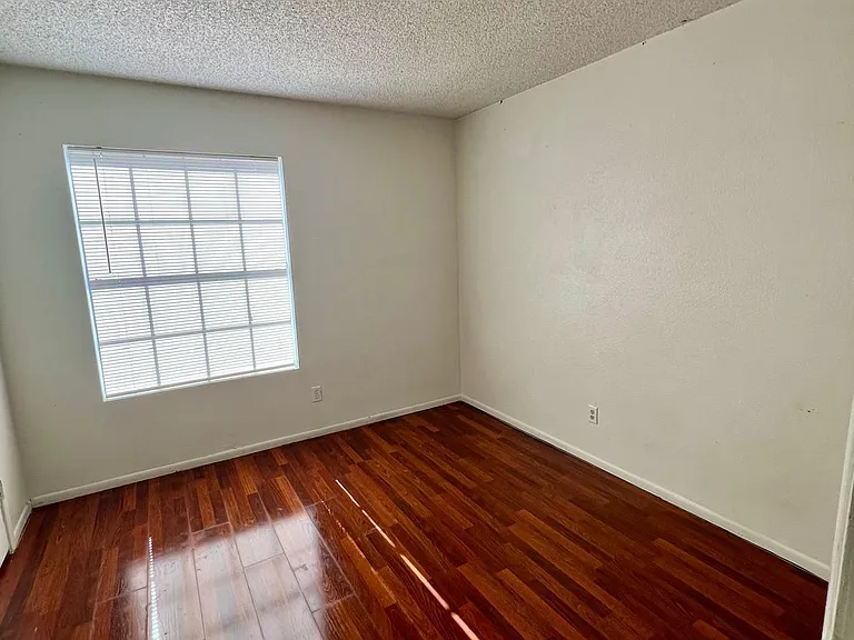 20828 N 21st Ave — Photo 18