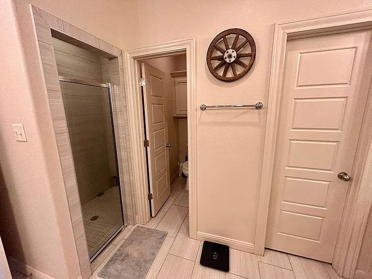 10317 Vernon Dr — Photo 15