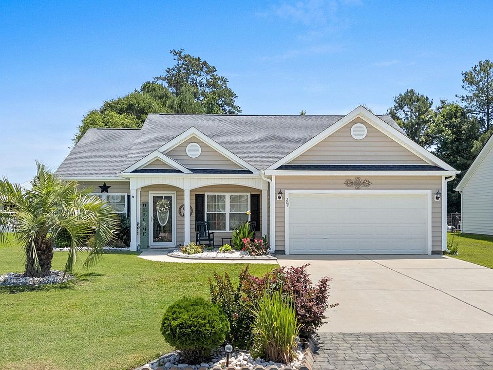 1st image of 205 Maple Oak Dr.