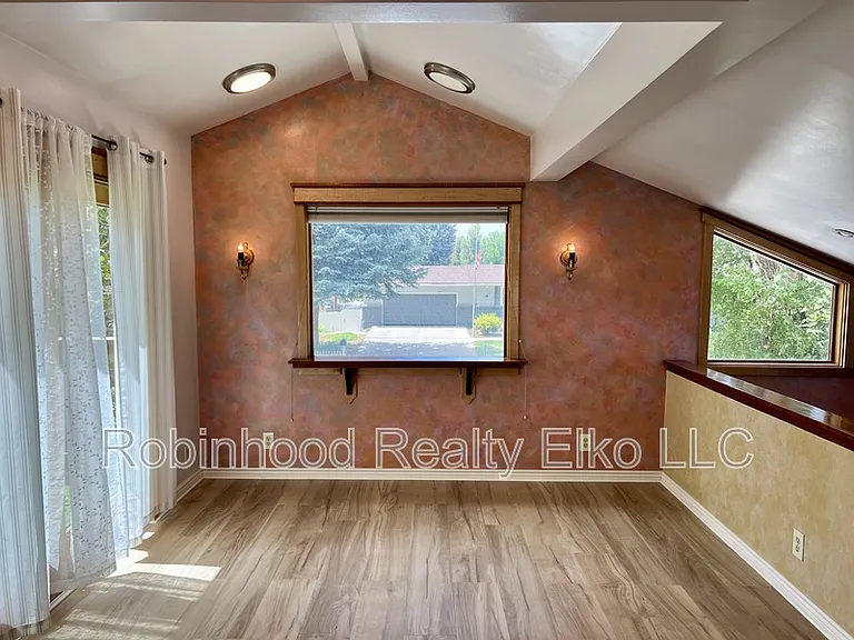 165 W Oak St #1 — Photo 7