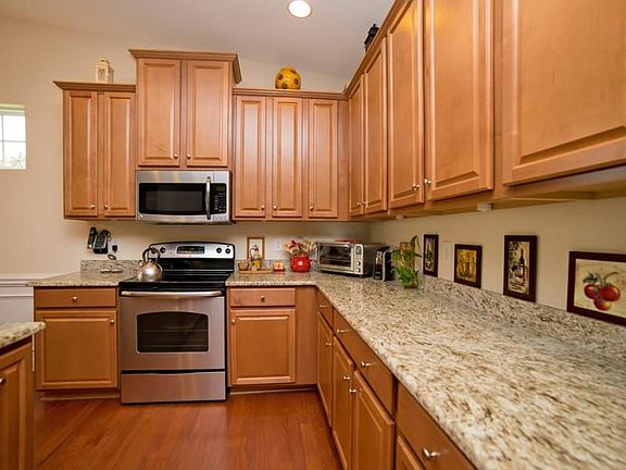 4th image of 204 Shenandoah Dr