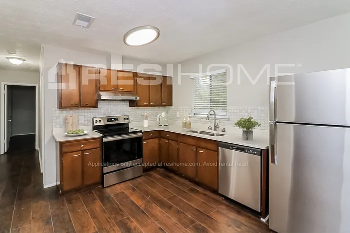 Building Photo - 6043 Deerfield Ct