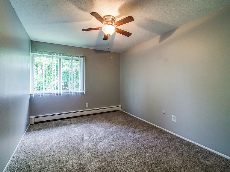 Hillcrest Club Apartments — Photo 13