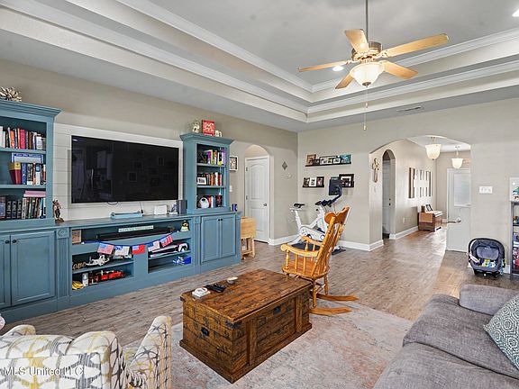 5th image of 10431 Chapelwood Dr