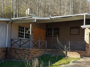 54 Landon Justice Rd, Raccoon, KY 41557