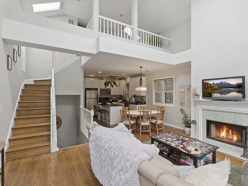 1038 N Marshfield Ave #3