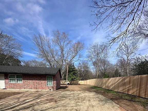 2nd image of 1654 W Woodcraft Rd